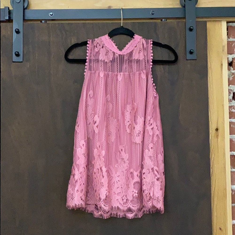 Mauve lace flowing top. Xhilaration
